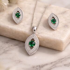 Emerald Glow Silver Pendant Set